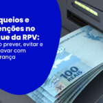 Imagem sobre bloqueios e retenções no saque de RPV, com imagem de notas de 100 reais saindo de um caixa eletrônico e destaque para o tema de como prever, evitar e destravar o pagamento com segurança.