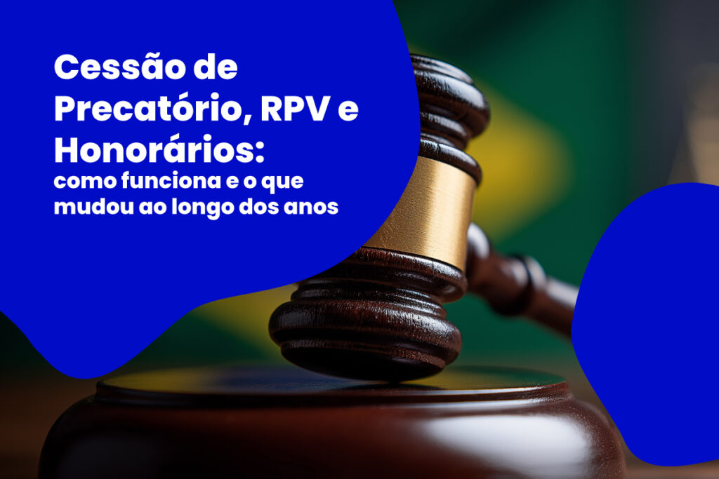 Martelo de juiz sobre a bandeira do Brasil, com texto sobre precatórios.